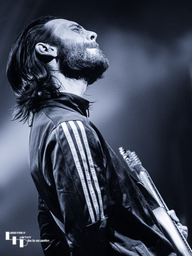 Laurence Jones on guitar & vocals