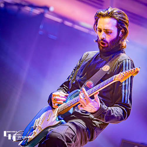 Laurence Jones on guitar & vocals