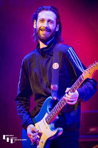 Laurence Jones on guitar & vocals