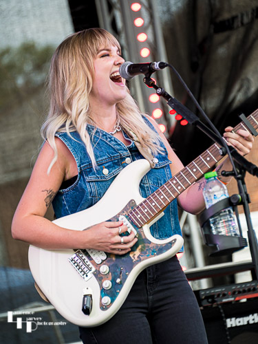 Lianne Kaye on vocals & guitar