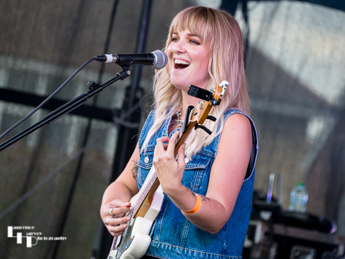 Lianne Kaye on vocals & guitar