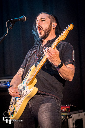 Simon De Souza on vocals & guitar