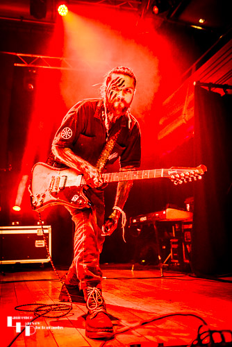 Arran Tarvet on guitar