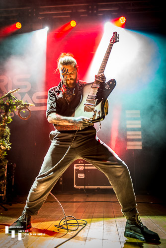 Arran Tarvet on guitar