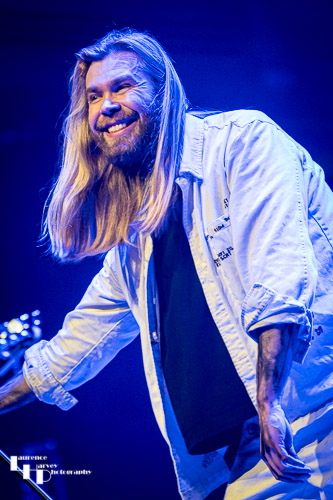 Leon Hunter on vocals