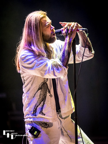 Leon Hunter on vocals