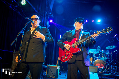 Dennis Greaves on guitar, Mark Feltham on vocals & harmonica
