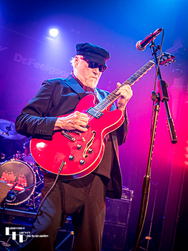 Dennis Greaves on vocals & guitar