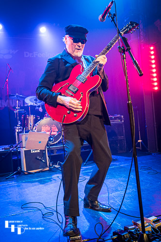 Dennis Greaves on vocals & guitar