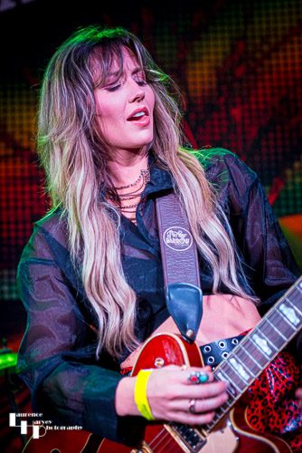 Megan Kane on guitar & vocals.