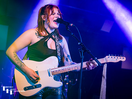 Lorna Lynne on vocals & guitar