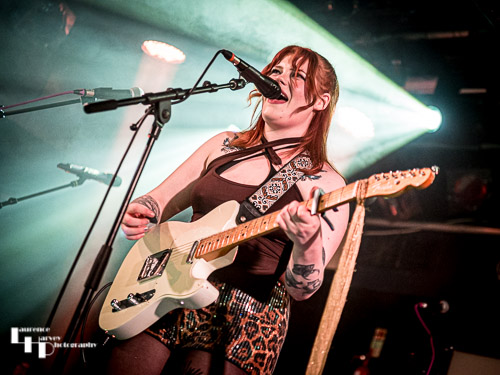 Lorna Lynne on vocals & guitar