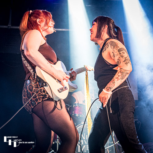 Belly Rachel & Lorna Lynne on vocals & guitar