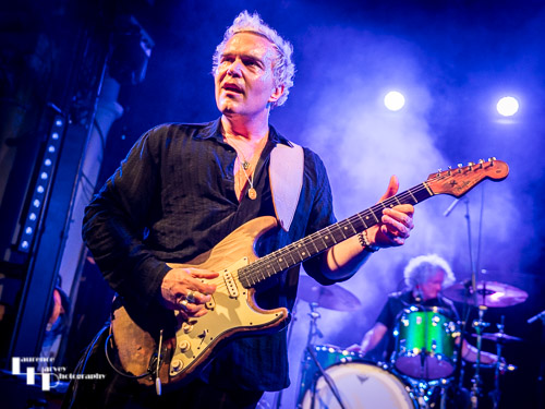 Philip Sayce on vocals & guitar