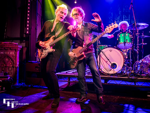 Philip Sayce on vocals & guitar, Sam Bolle on bass