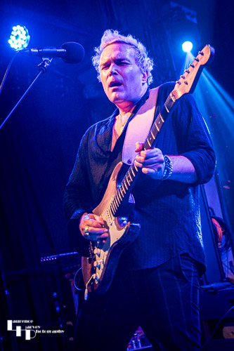 Philip Sayce on vocals & guitar