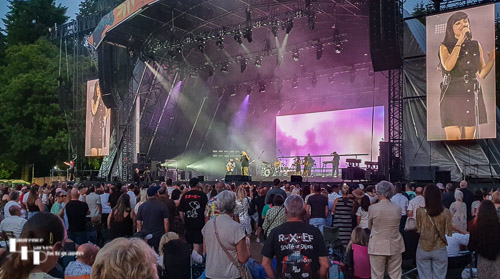 The Forest Live with Rag 'n' Bone Man on stage