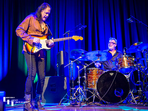 Robben Ford on guitar & vocals, Ianto Thomas on drums