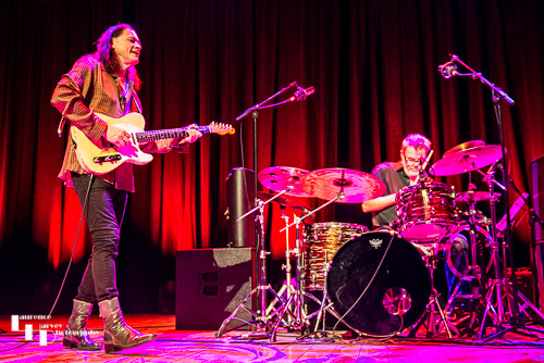Robben Ford on guitar & vocals, Ianto Thomas on drums