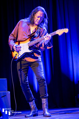 Robben Ford on guitar & vocals