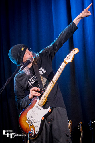 David Simpson on vocals & guitar