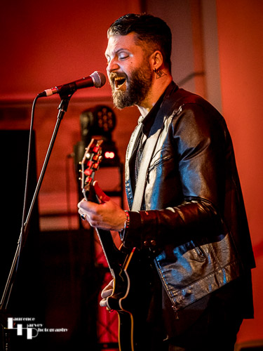 Ross Harding on vocals & guitar