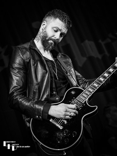 Ross Harding on vocals & guitar