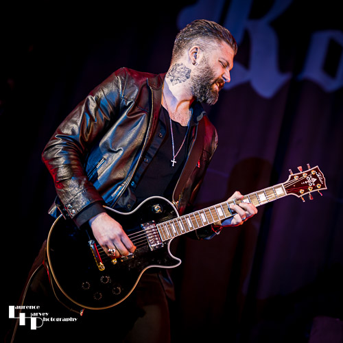 Ross Harding on vocals & guitar