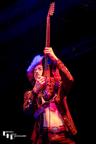 Henry James on backing vocals & guitar