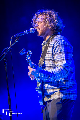 Leo Robarts on lead vocals & guitar