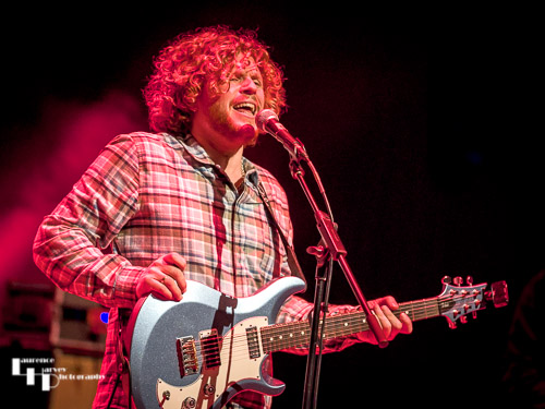 Leo Robarts on lead vocals & guitar