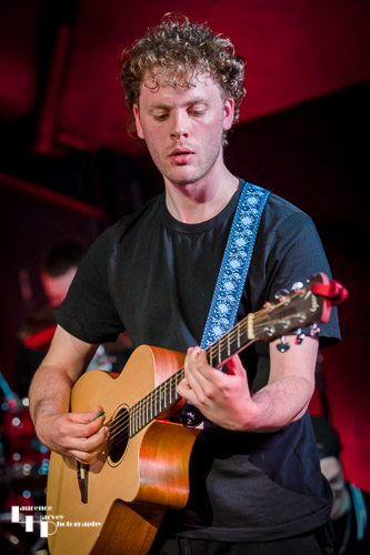 Otto Weinhart on guitar