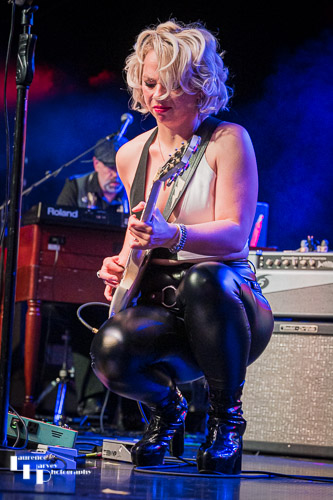Samantha Fish on vocals & guitar