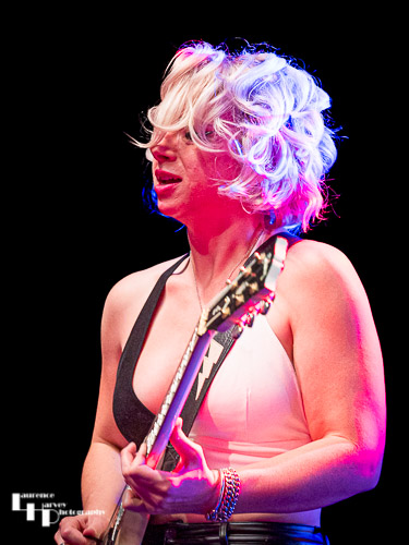 Samantha Fish on vocals & guitar