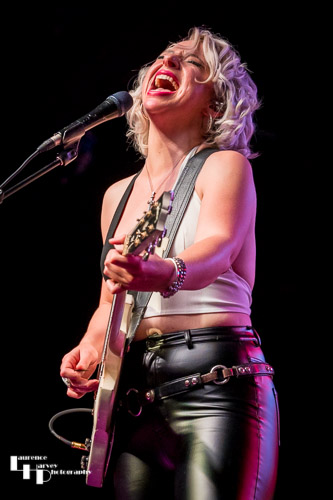 Samantha Fish on vocals & guitar