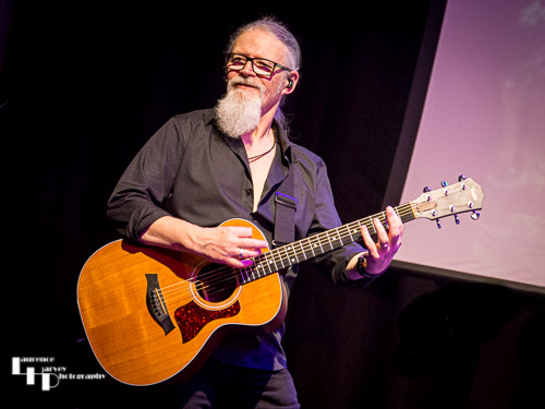 Mike G on rhythm guitar