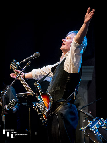 Jerry Langfield on lead vocals & bass