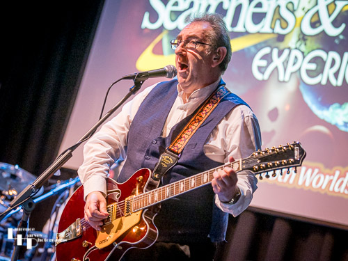 Alan Jenkins on lead guitar