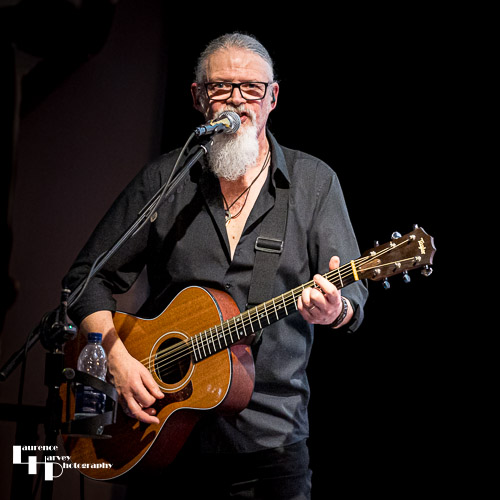 Mike G on rhythm guitar