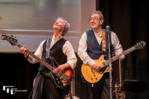 Jerry Langfield on lead vocals & bass, Alan Jenkins on lead guitar