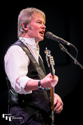 Jerry Langfield on lead vocals & bass