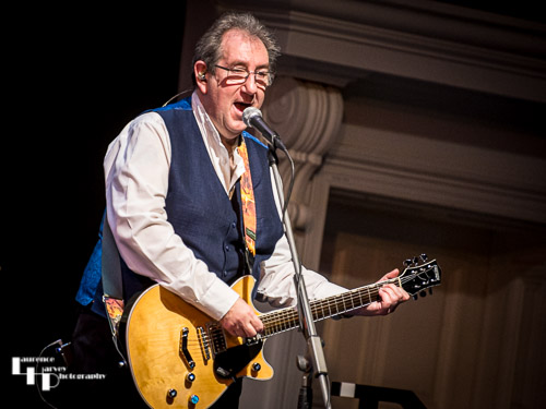 Alan Jenkins on lead guitar