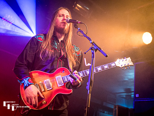 Derrick Shipp on lead guitar