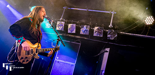 Derrick Shipp on lead guitar