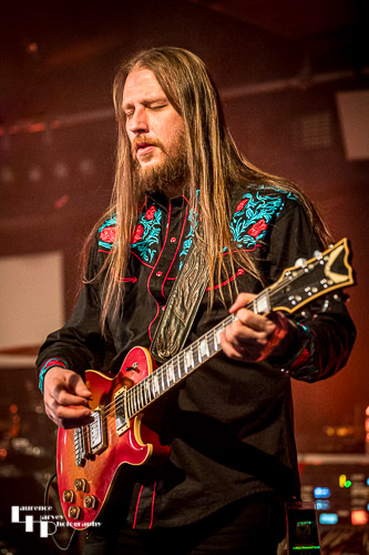 Derrick Shipp on lead guitar