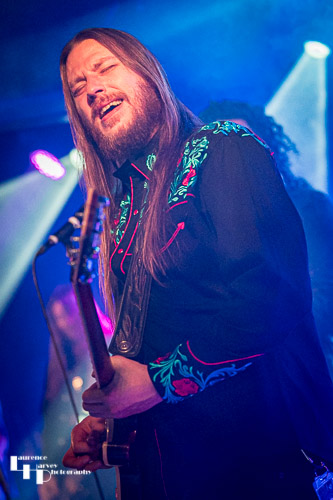 Derrick Shipp on lead guitar