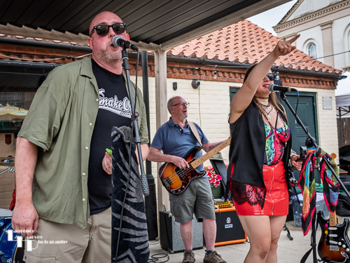 Hugh Evans on vocals & harp, Gemma Elmes on vocals