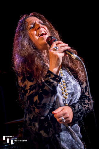 Sari Schorr on vocals
