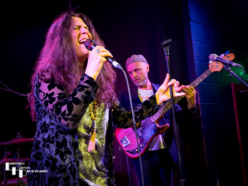 Sari Schorr on vocals & Chris Cliff on bass