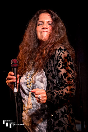 Sari Schorr on vocals